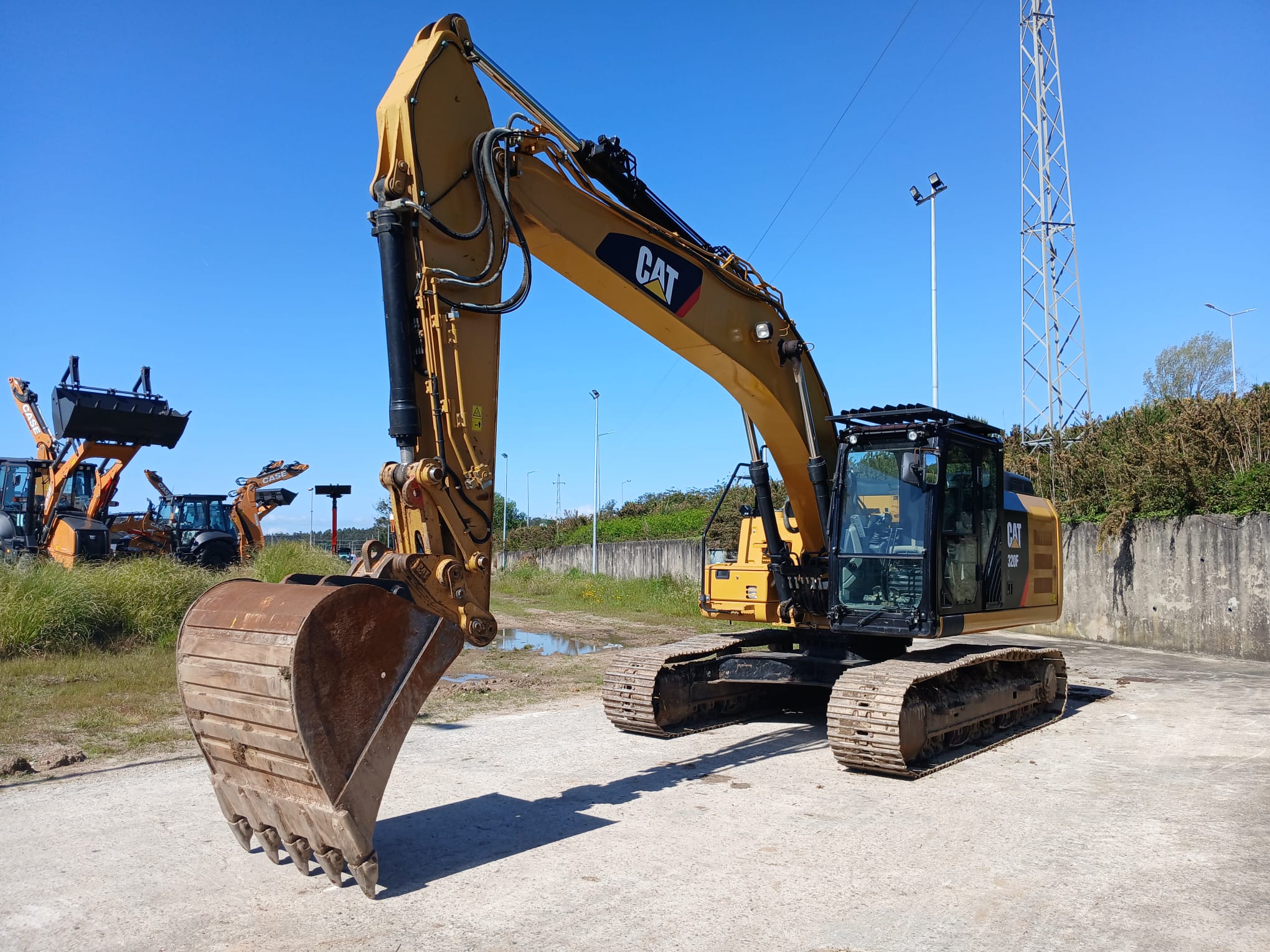 Escavadoras de Rastos – CAT 320FL