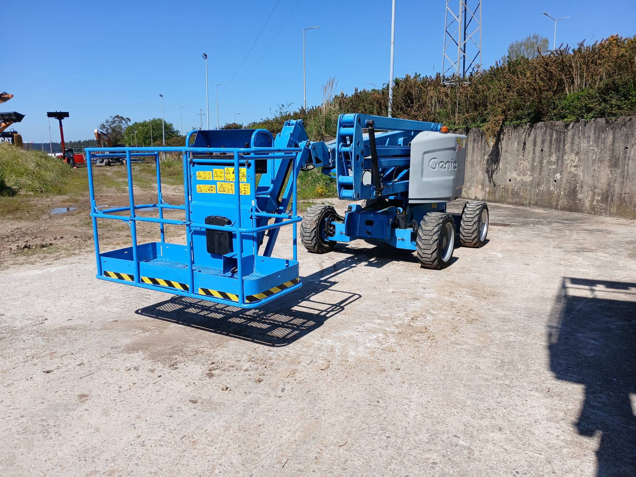 Plataforma Elevatória Articulada Diesel – Genie Z-45/25J RT 4X4