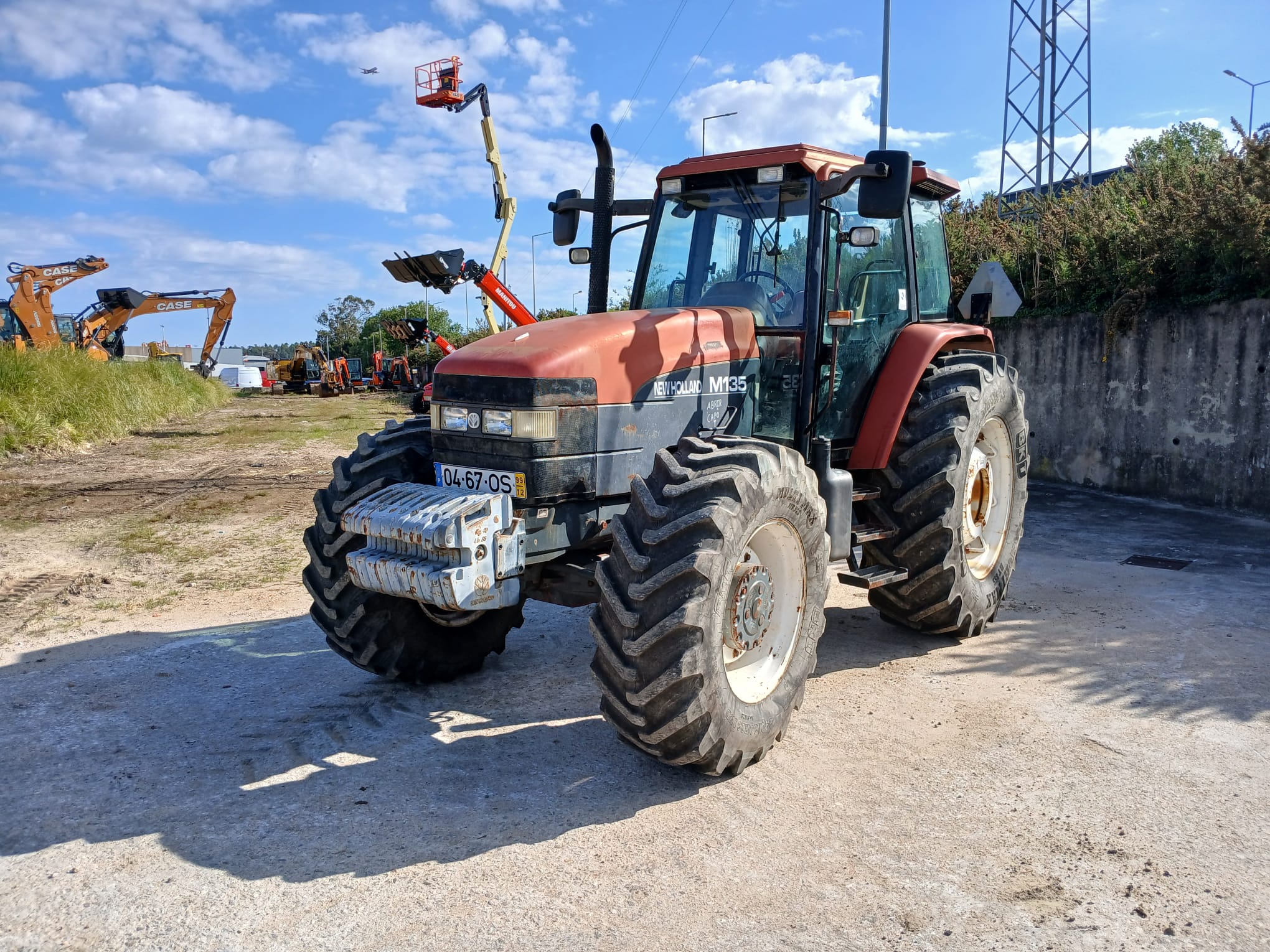 Trator – New Holland M135DT 4WD