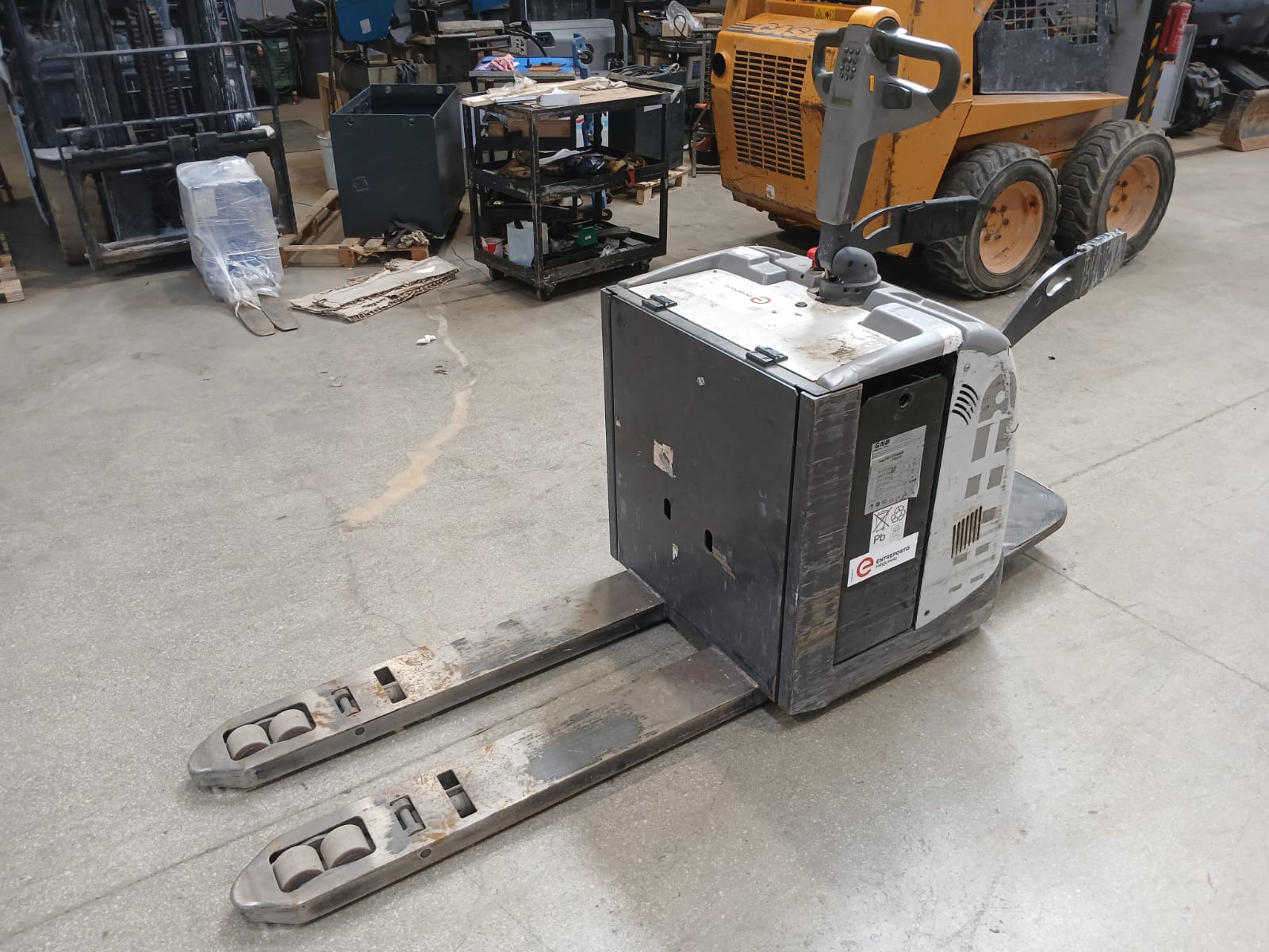 Porta-paletes com plataforma – UniCarriers PLP 200