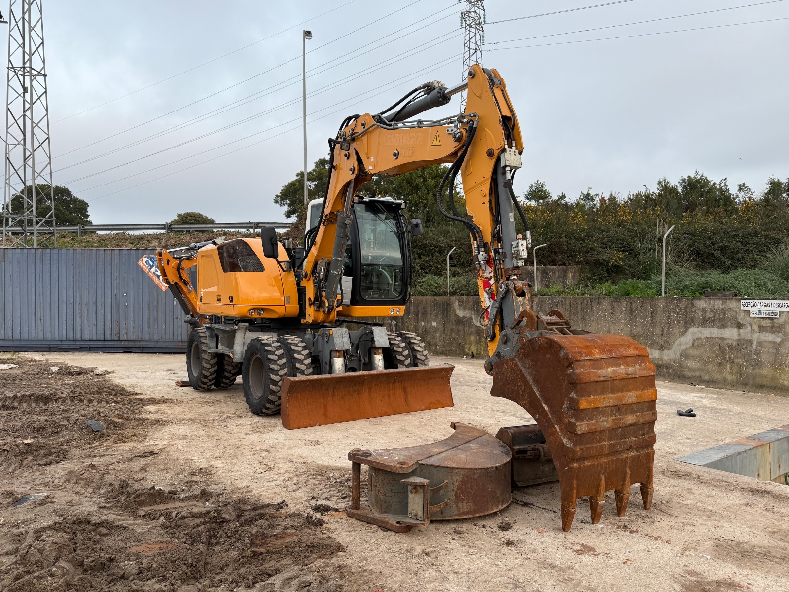 Escavadora de Rodas – LIEBHERR A912 COMPACT