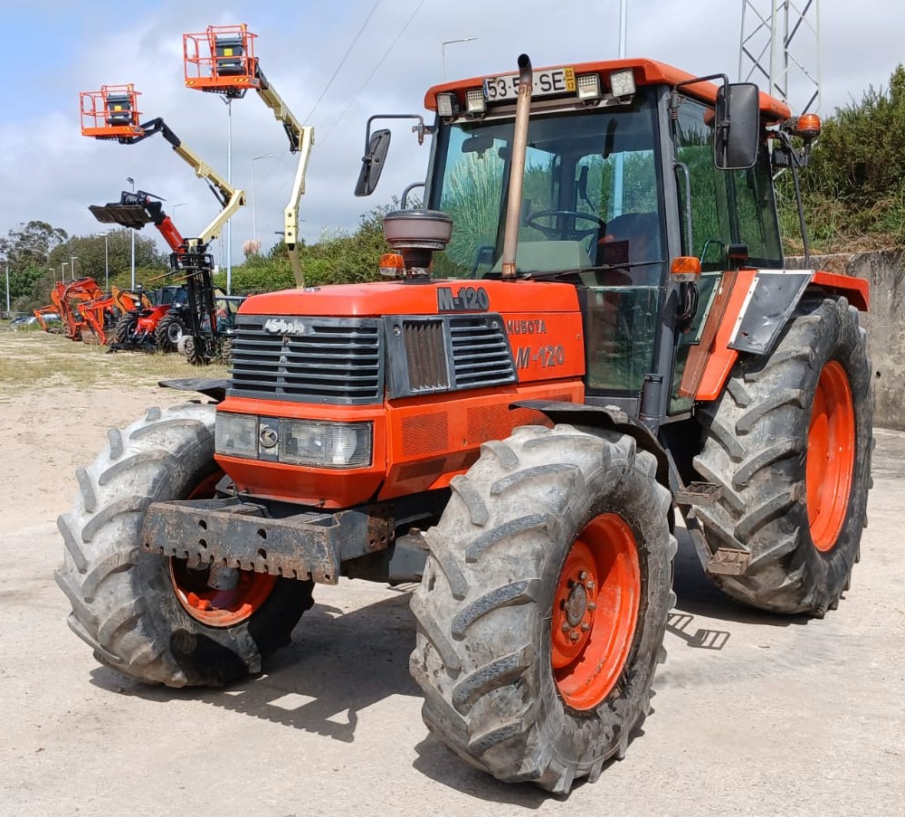 Trator – Kubota M-120
